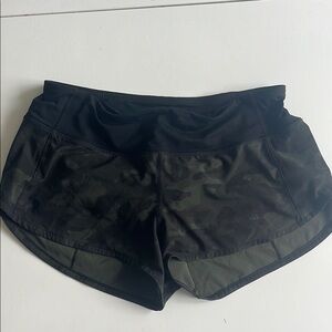 Lululemon Women’s Green Camo Speed Up Shorts